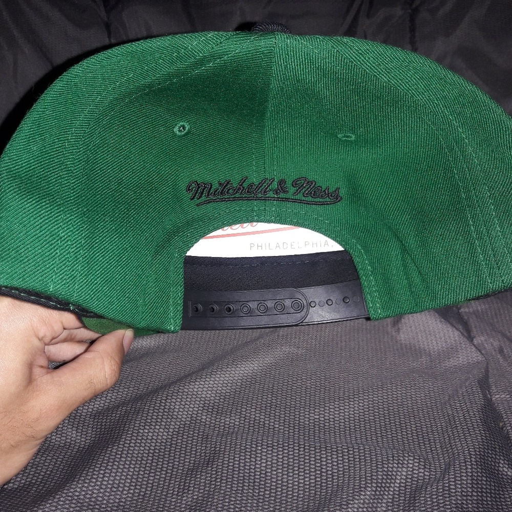 MITCHELL AND NESS SNAPBACK - Picture 2 of 2